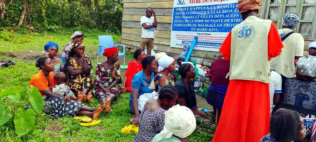 Assemblée de femmes déplacées et hôtes dans la zone de santé de Kibua
